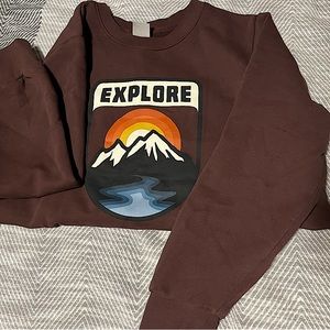 Wind river crew neck. Size large